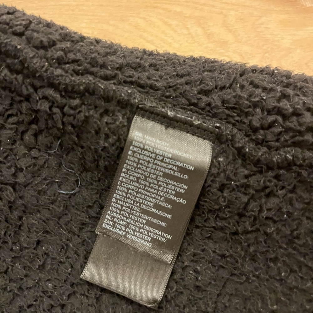 The North Face Black Sherpa Vest, size medium - Picture 11 of 11